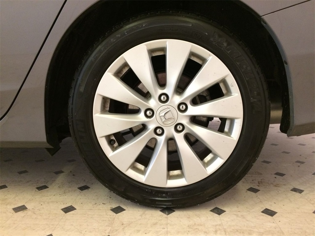 2014 Honda Accord Touring - M1075A