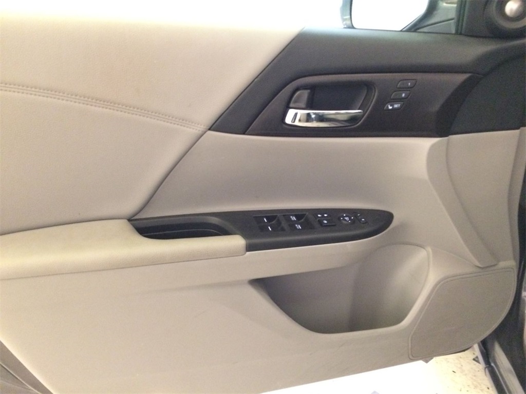 2014 Honda Accord Touring - M1075A