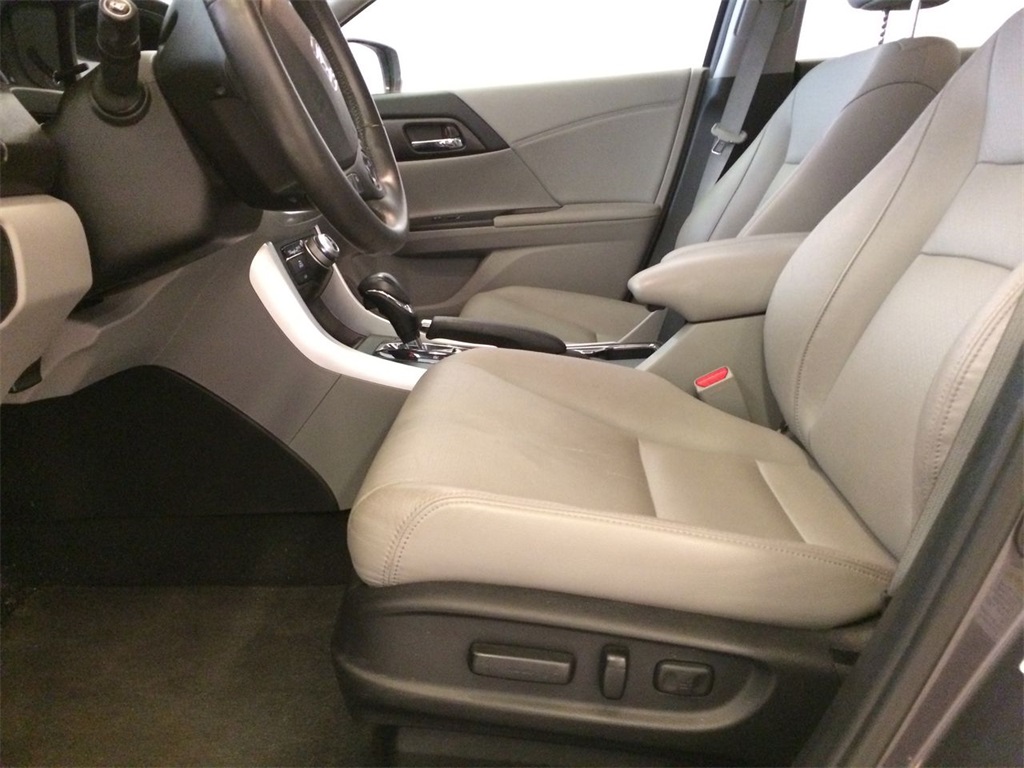 2014 Honda Accord Touring - M1075A