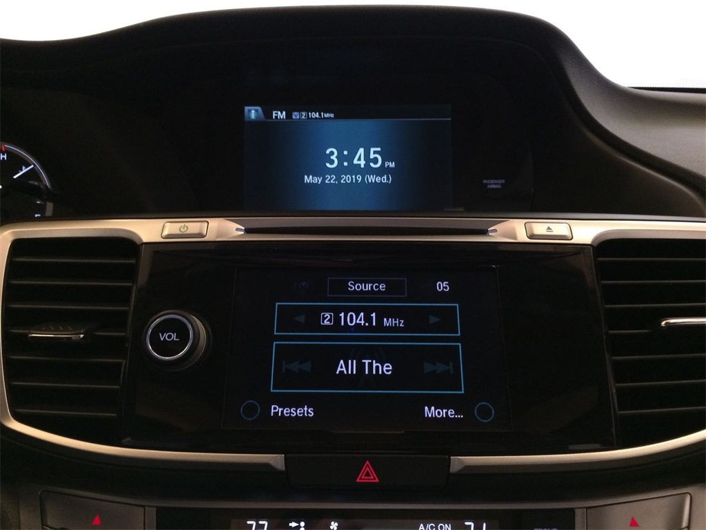 2014 Honda Accord Touring - M1075A