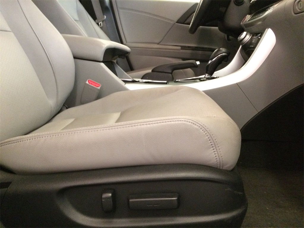 2014 Honda Accord Touring - M1075A