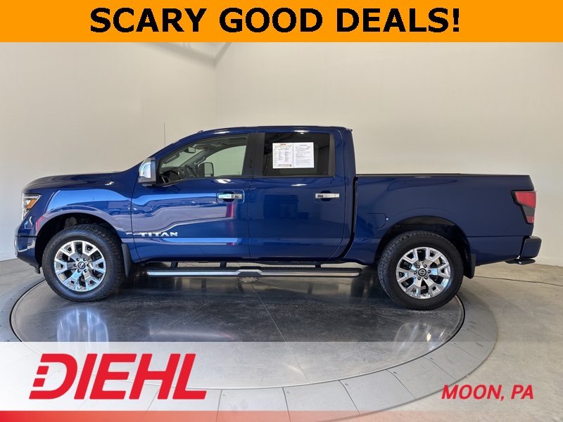 2021 Nissan Titan SL Crew Cab photo 2