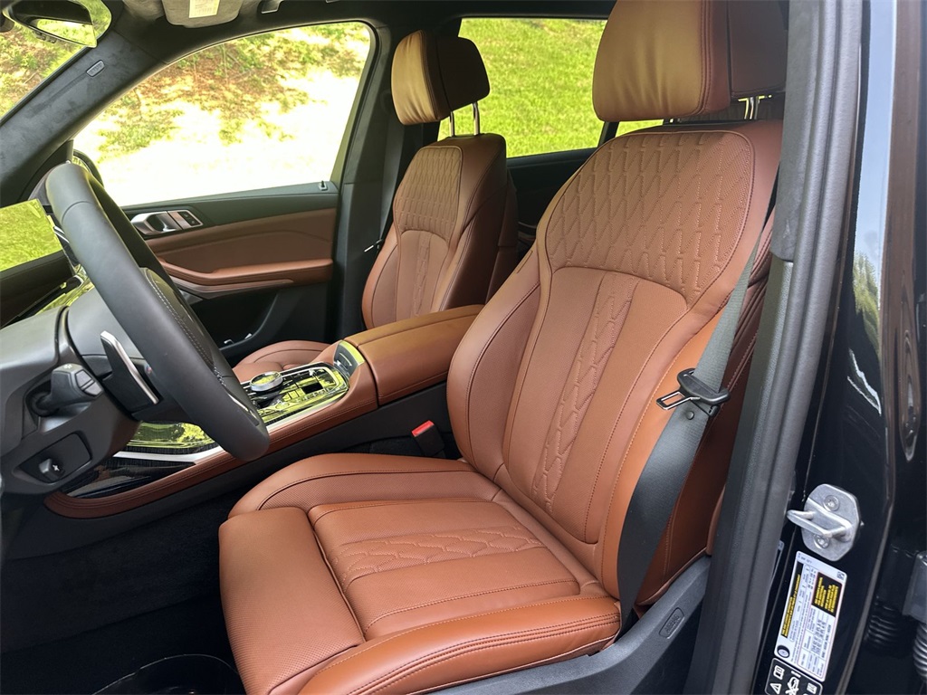 X7 M60i