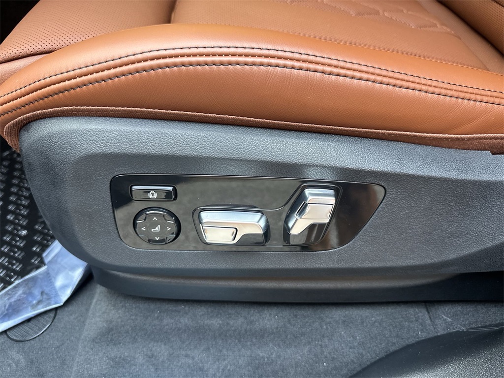 X7 M60i