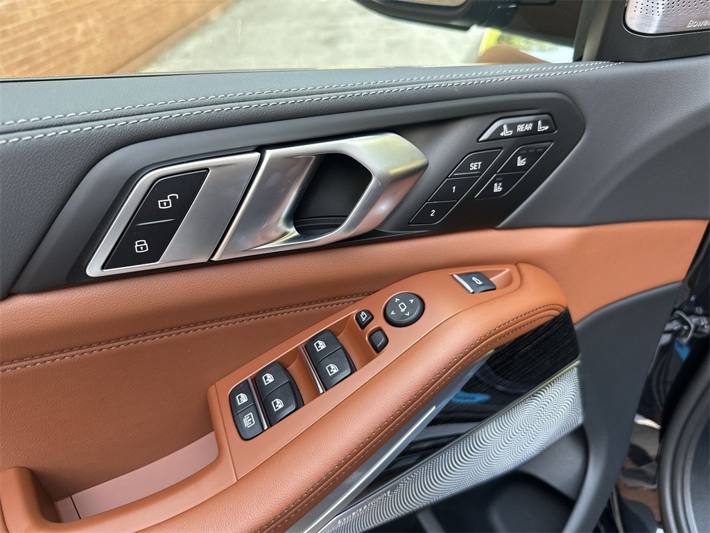 X7 M60i