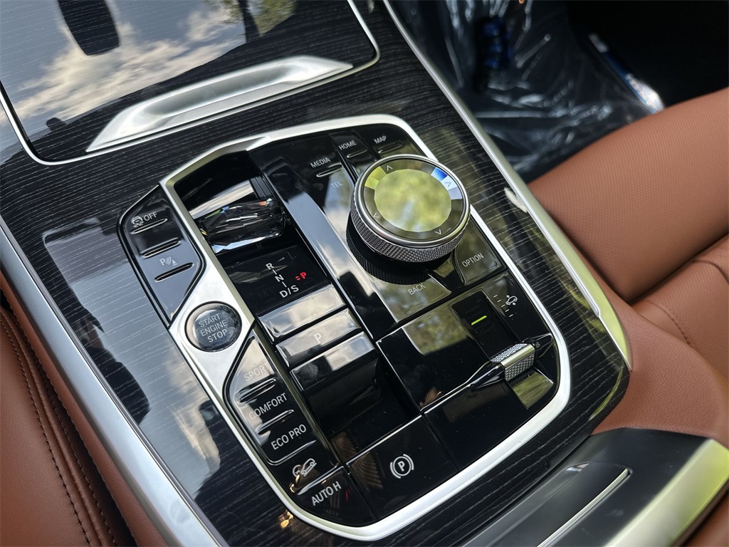 X7 M60i
