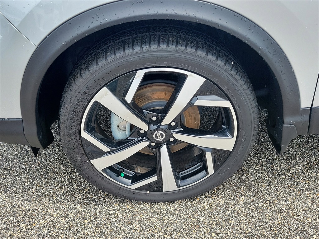 2022 Brilliant Silver Metallic Nissan Rogue Sport SL AWD SUV