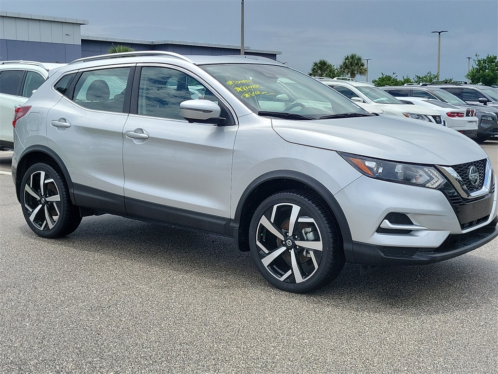 2022 Brilliant Silver Metallic Nissan Rogue Sport SL AWD SUV
