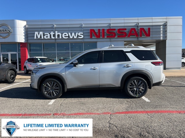 2025 Nissan Pathfinder SL