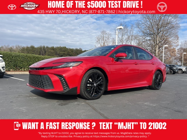 2025 Toyota Camry SE's photo