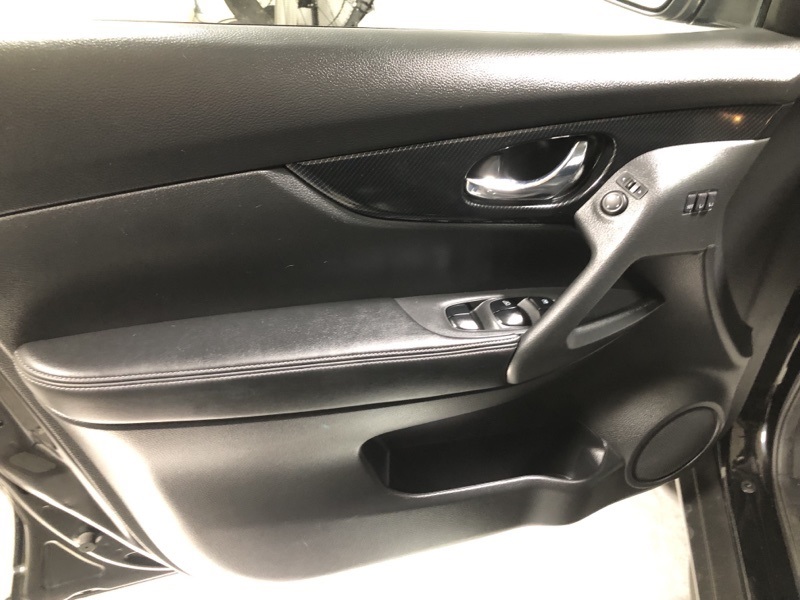 2017 Nissan Rogue SL photo 18