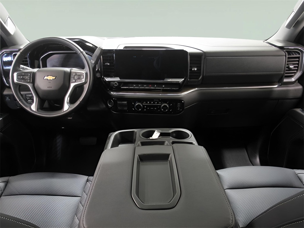 2025 Chevrolet Silverado 1500 LT photo 2