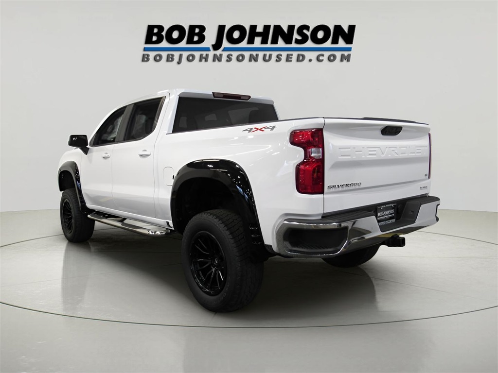 2025 Chevrolet Silverado 1500 LT photo 3