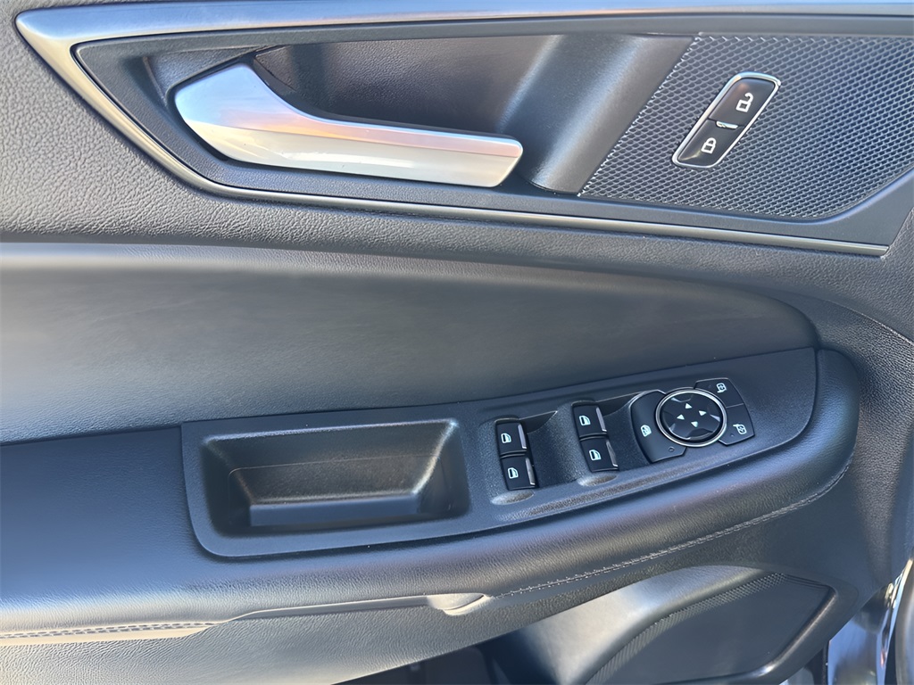 2024 Ford Edge SE photo 2