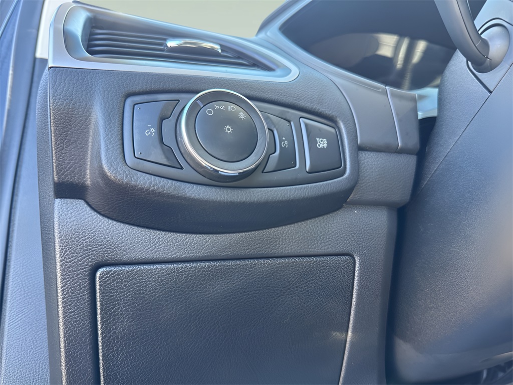 2024 Ford Edge SE photo 3