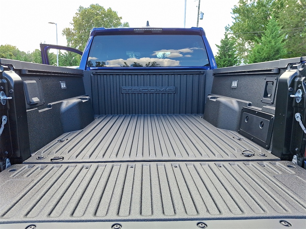 2025 Toyota Tacoma TRD Off-Road Double Cab photo 17