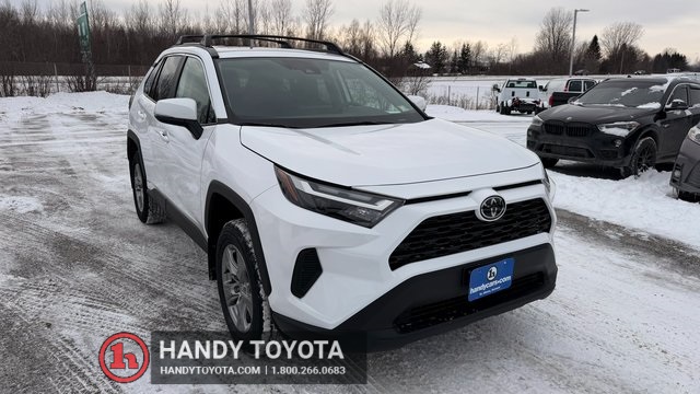2025 Toyota RAV4 XLE's photo