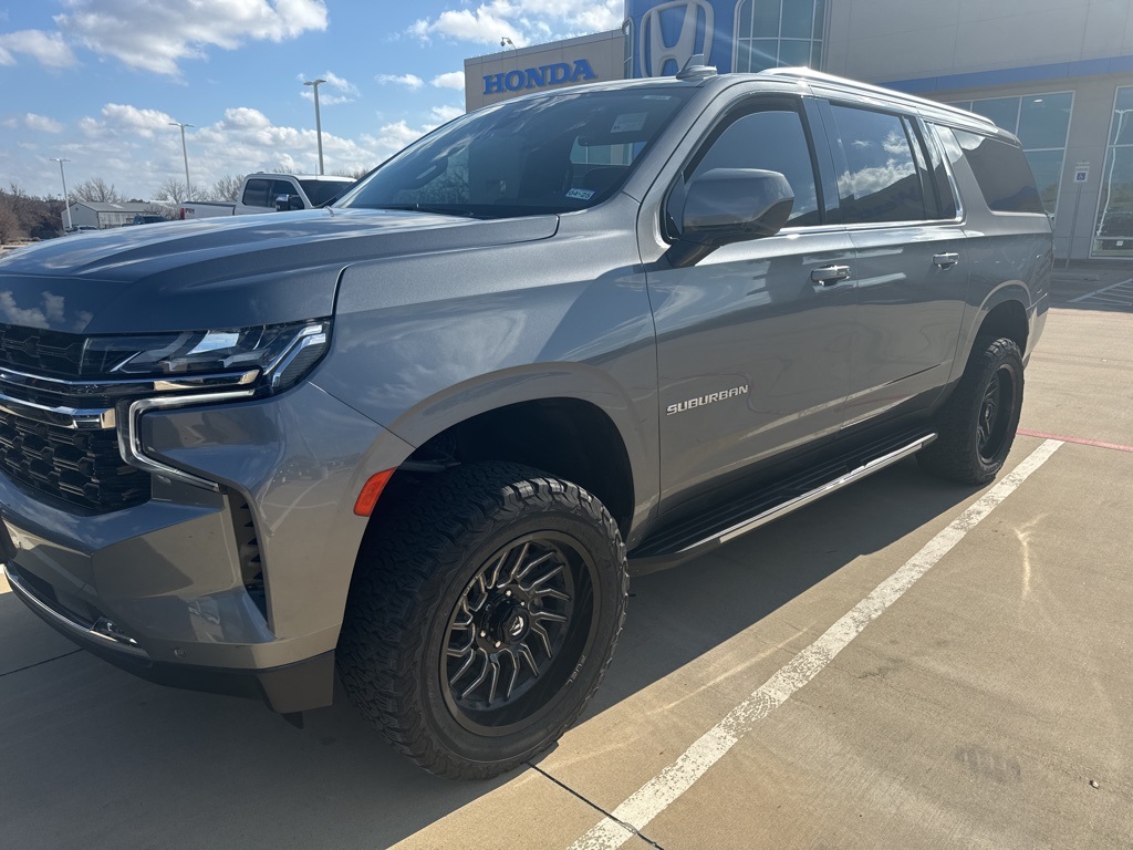 2022 Chevrolet Suburban LS's photo