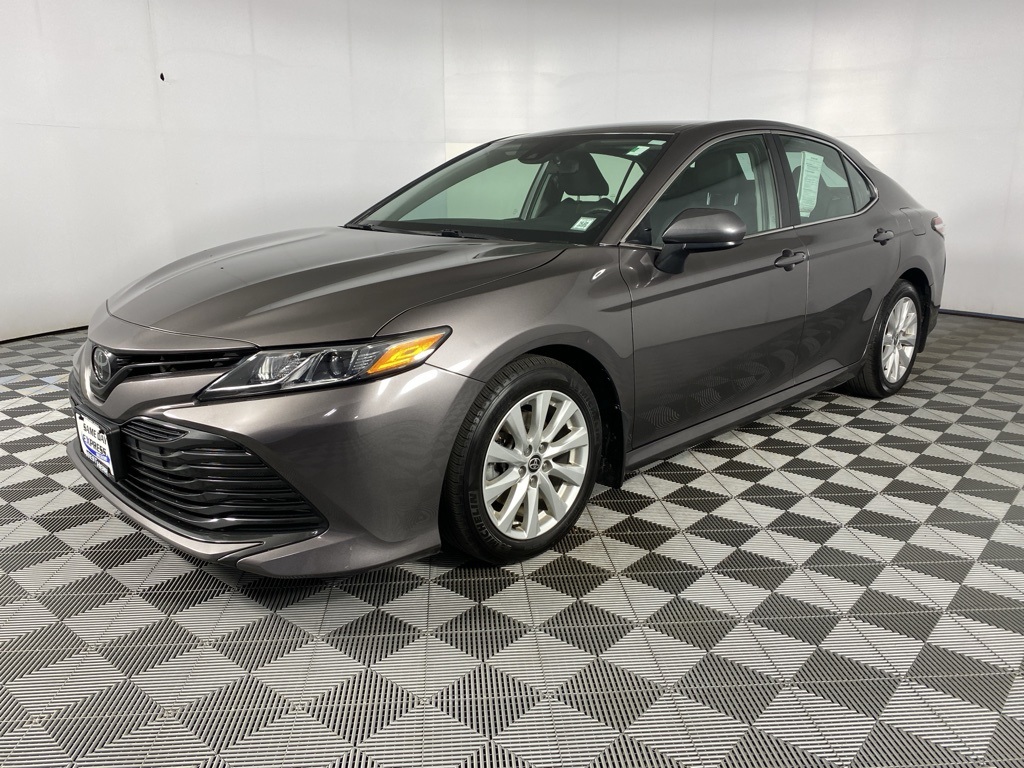 2020 Toyota Camry LE photo 3