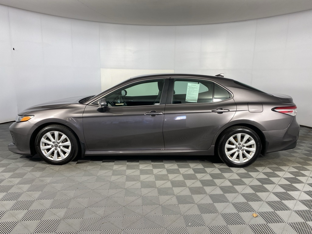 2020 Toyota Camry LE photo 4
