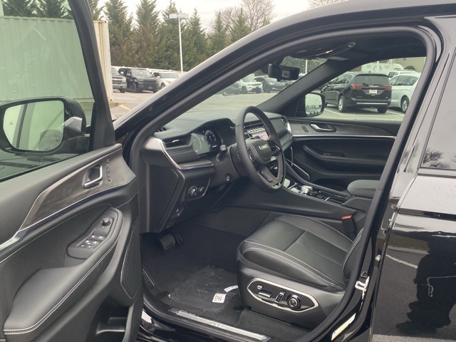 new 2025 Jeep Grand Cherokee L car, priced at $56,273