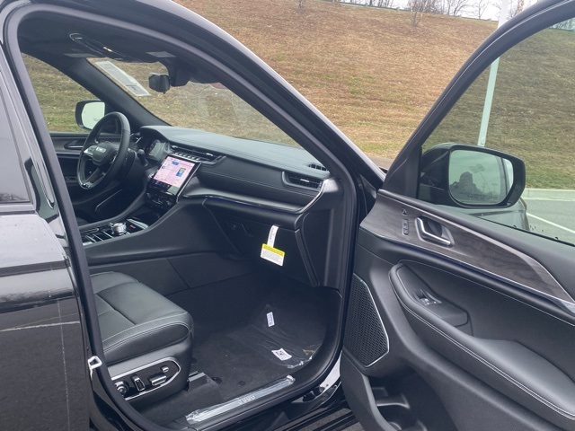 new 2025 Jeep Grand Cherokee L car, priced at $56,273