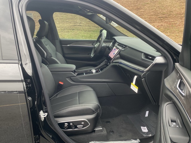 new 2025 Jeep Grand Cherokee L car, priced at $56,273