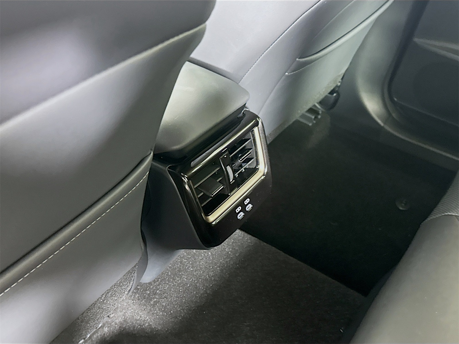 2025 Toyota Crown Signia Limited photo 12