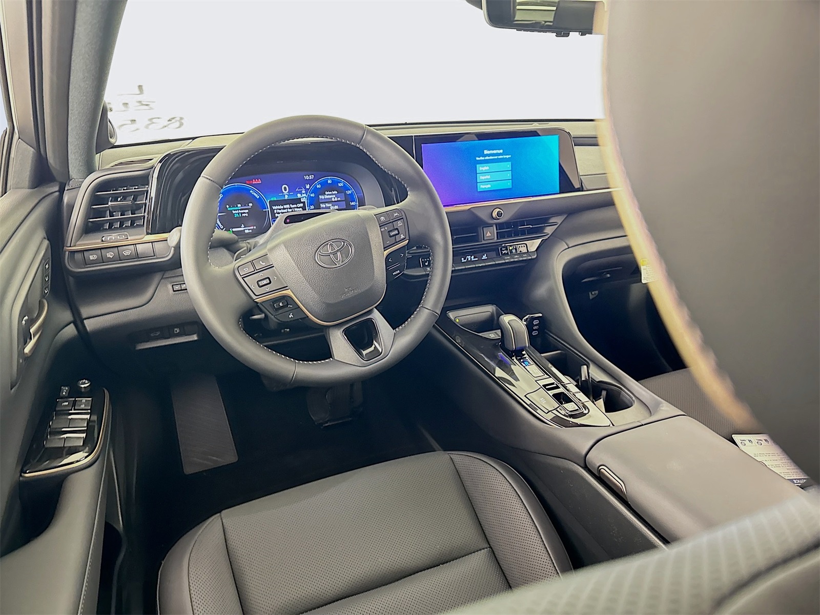 2025 Toyota Crown Signia Limited photo 13