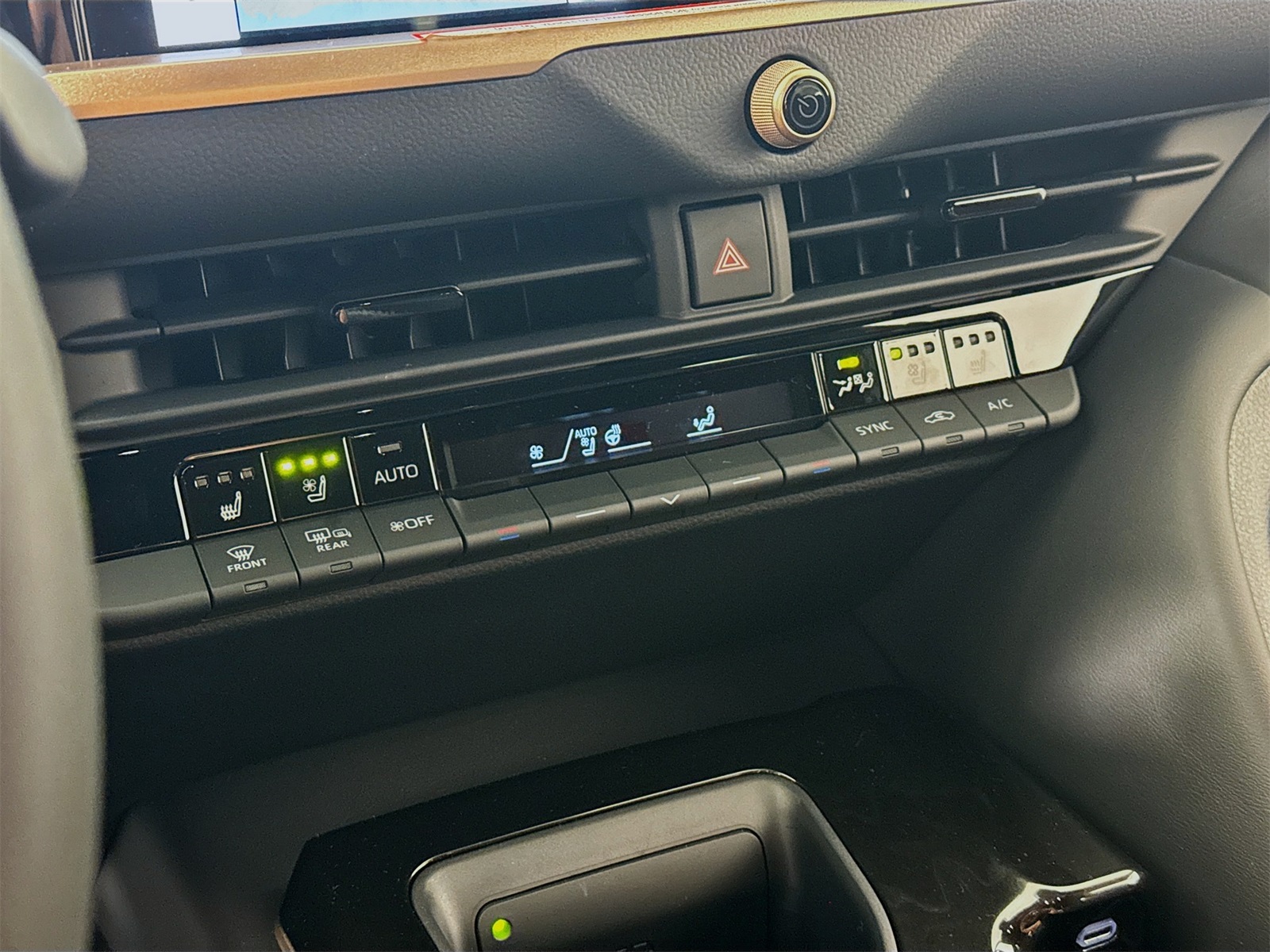 2025 Toyota Crown Signia Limited photo 9