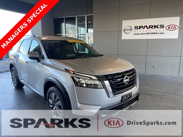2024 Nissan Pathfinder SV's photo