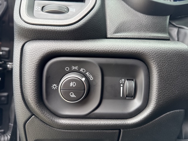 2026 Ram 1500 Tradesman photo 9