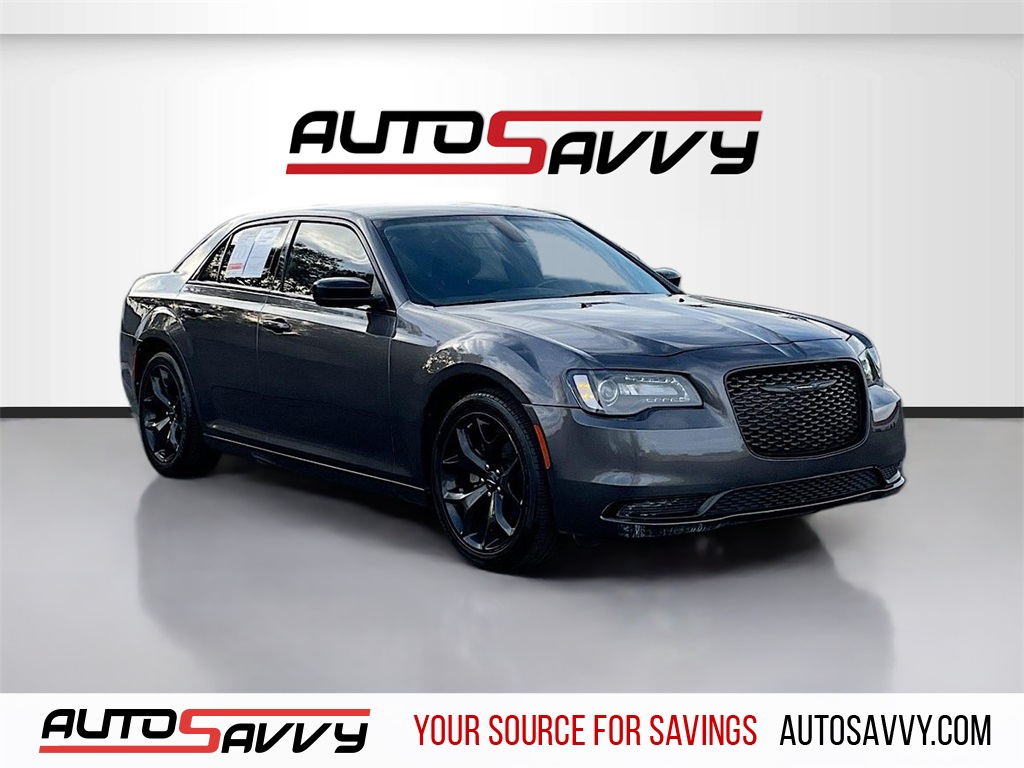 2022 Chrysler 300 Touring's photo