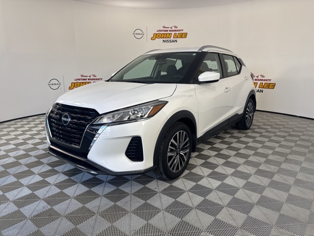 2022 Aspen White Tricoat Nissan Kicks SV SUV