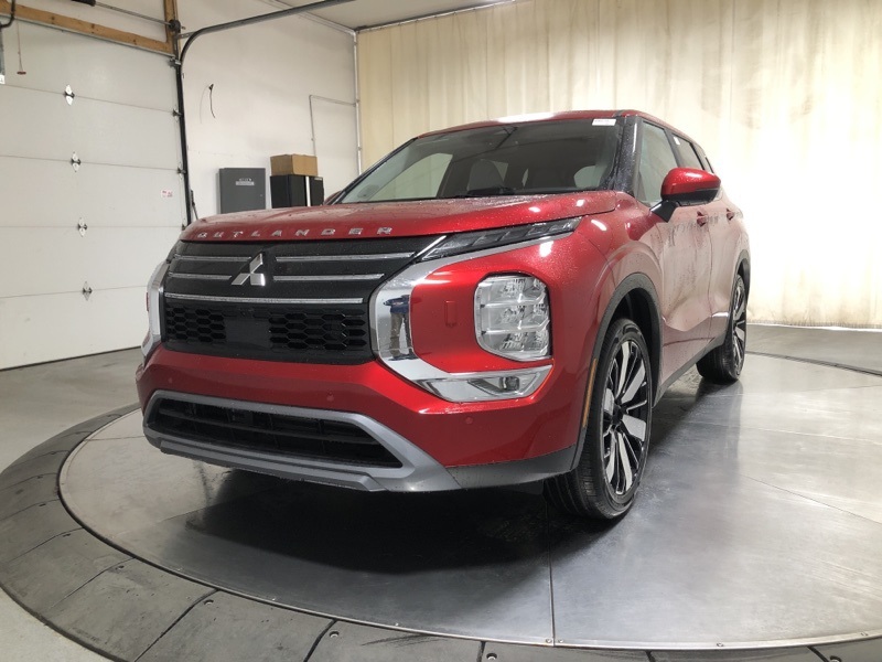 2025 Mitsubishi Outlander SE photo 3