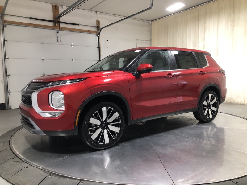 2025 Mitsubishi Outlander SE photo 4