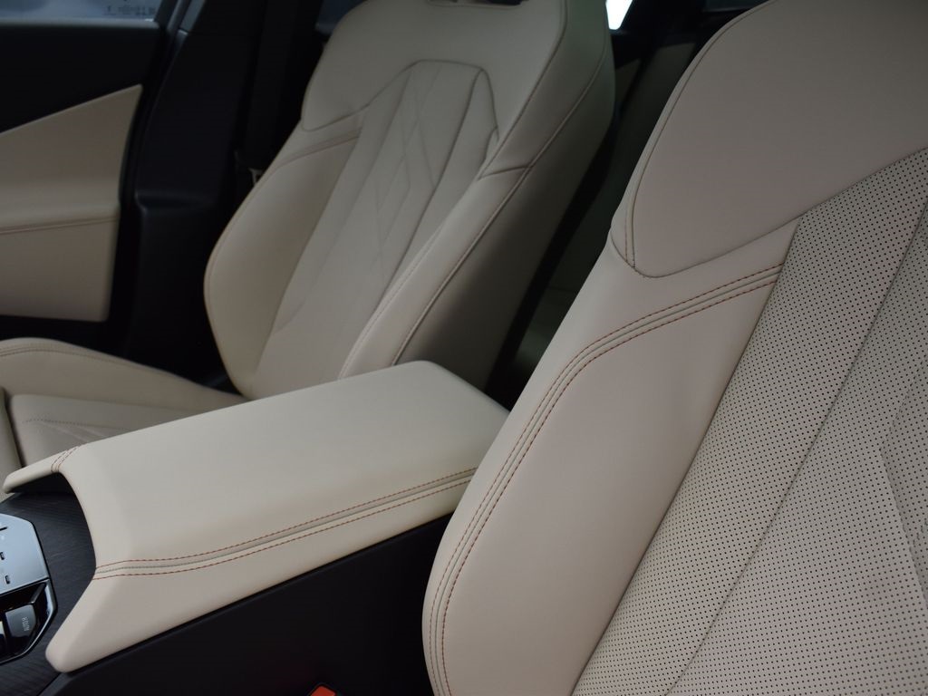 2025 Mineral White Metallic BMW X3 30 xDrive AWD SUV