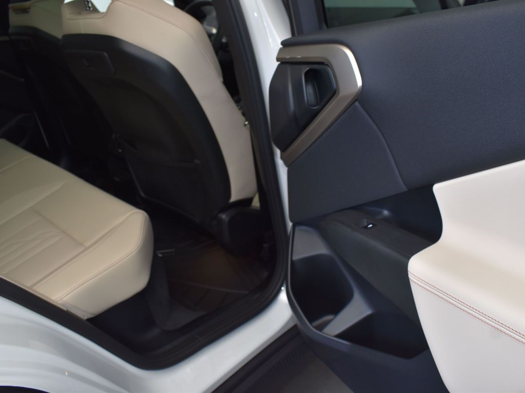 2025 Mineral White Metallic BMW X3 30 xDrive AWD SUV