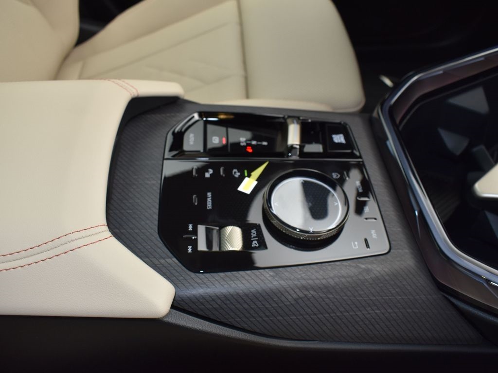 2025 Mineral White Metallic BMW X3 30 xDrive AWD SUV