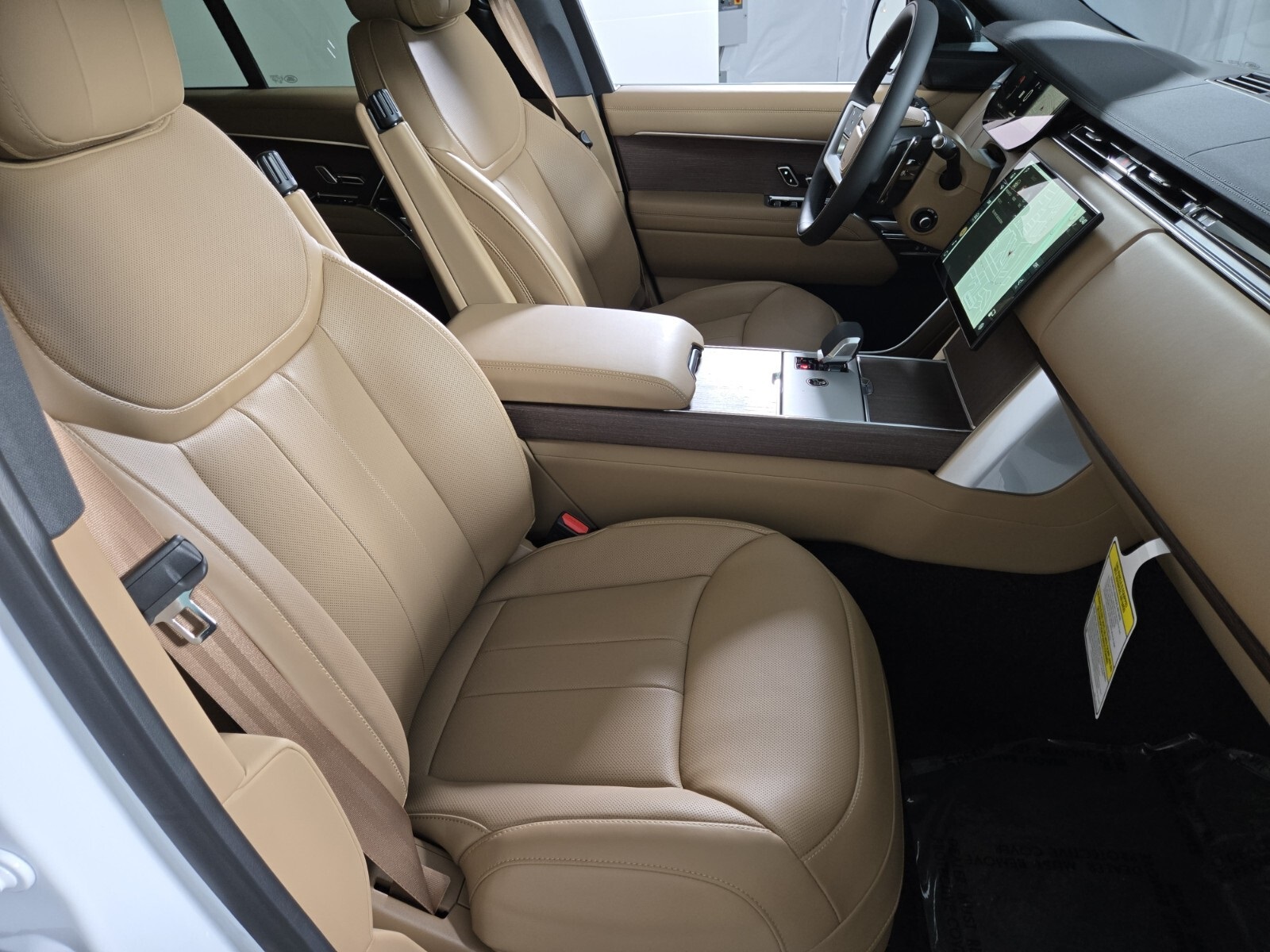 2025 Land Rover Range Rover SE photo 3