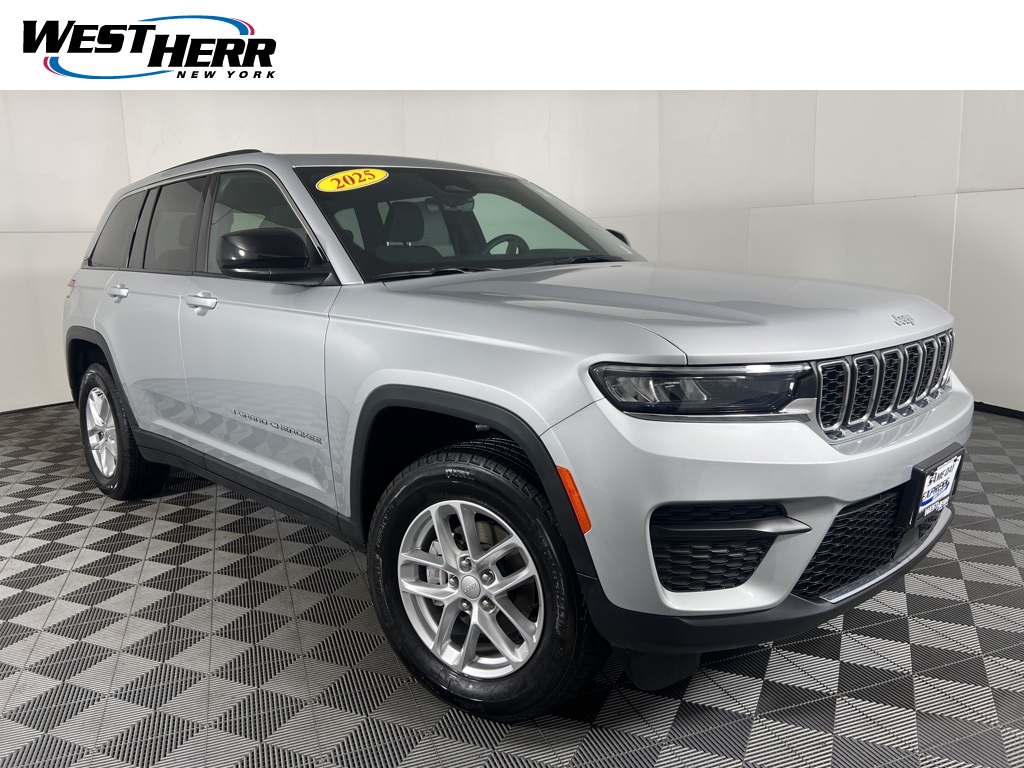 2025 Jeep Grand Cherokee Laredo's photo