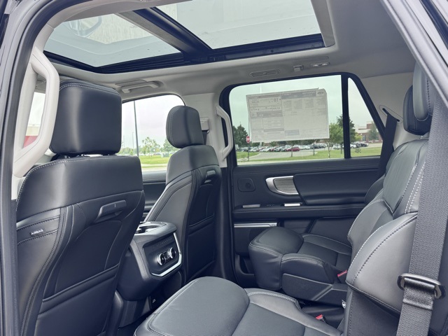 2025 Ford Expedition Platinum photo 27
