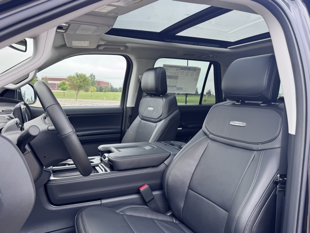 2025 Ford Expedition Platinum photo 5
