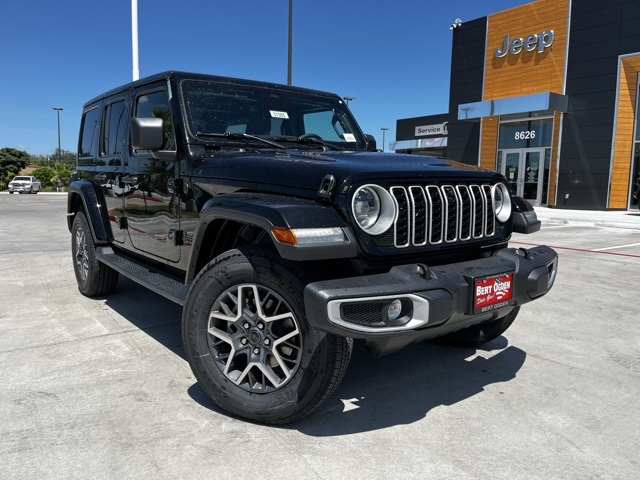 2025 Jeep Wrangler 4-Door Sahara's photo