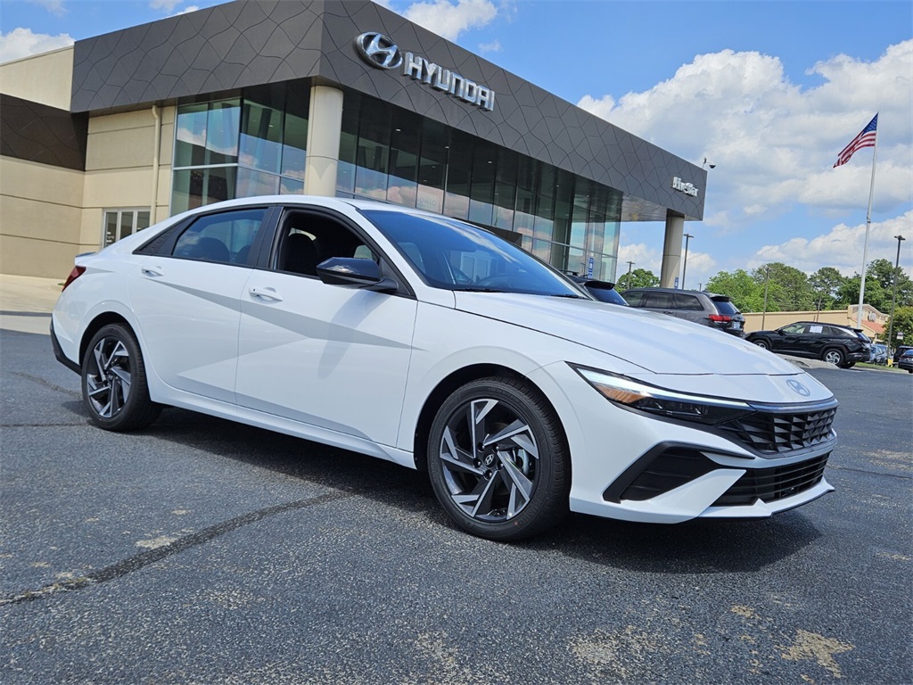 2025 Hyundai Elantra SEL's photo