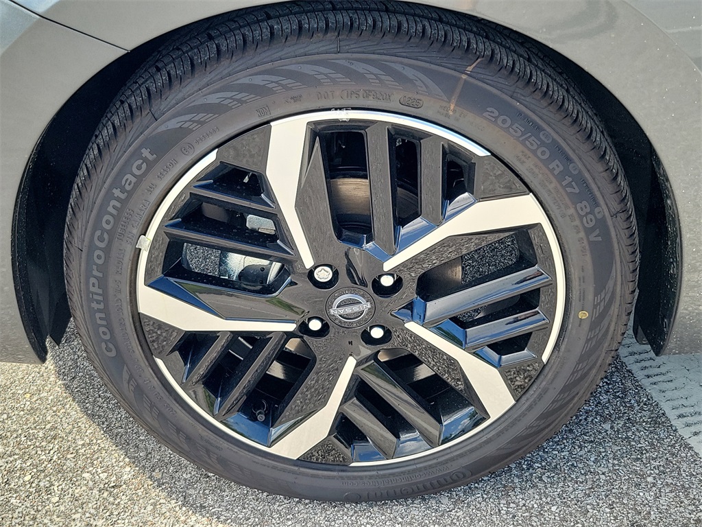 2025 Gun Metallic Nissan Versa 1.6 SR FWD Sedan
