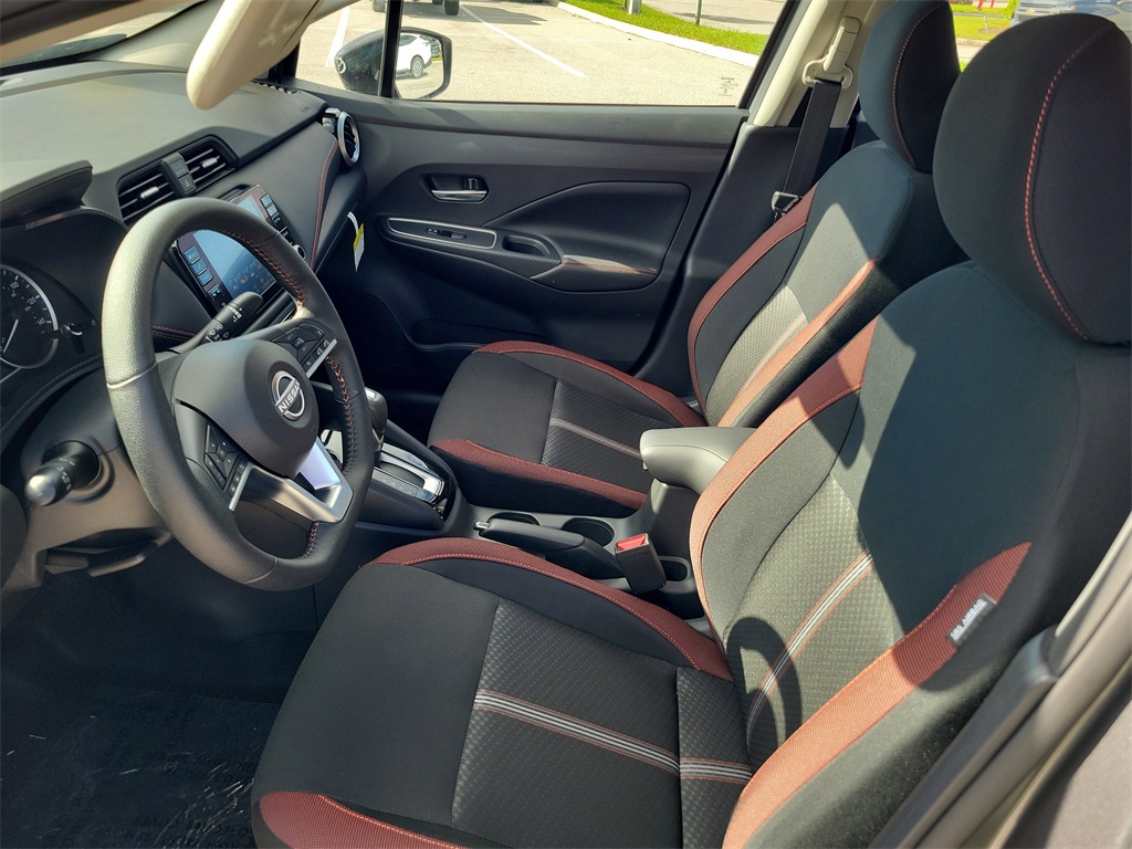 2025 Gun Metallic Nissan Versa 1.6 SR FWD Sedan