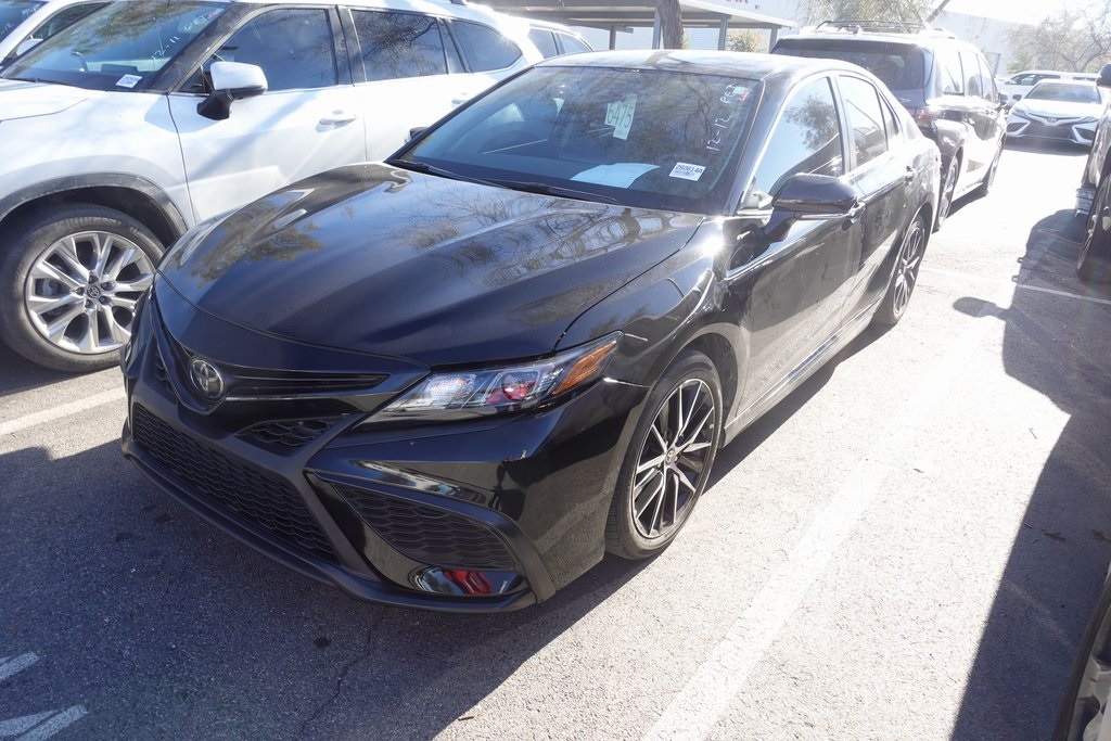 2024 Toyota Camry SE's photo
