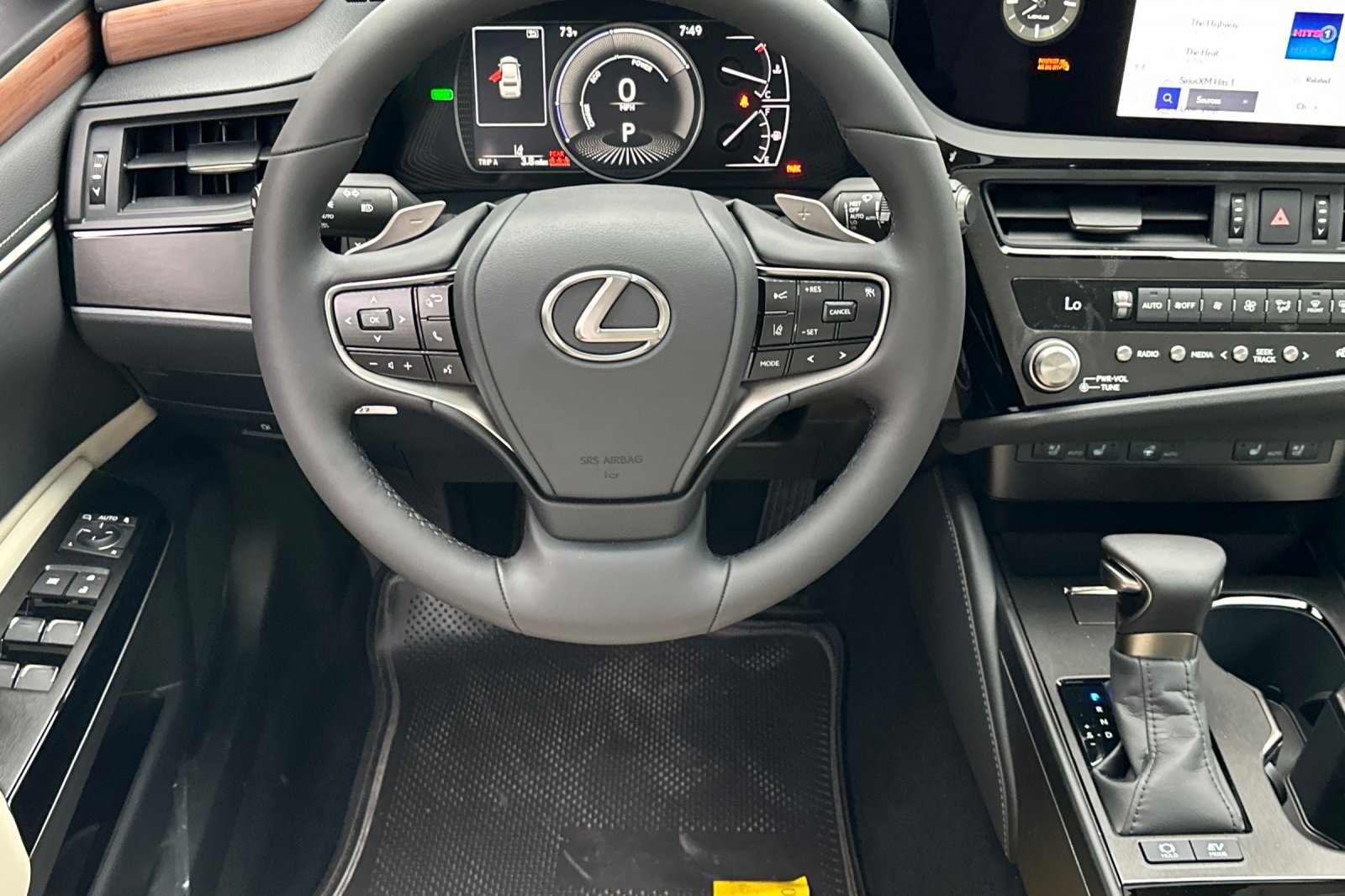 2025 Lexus ES 300h photo 11