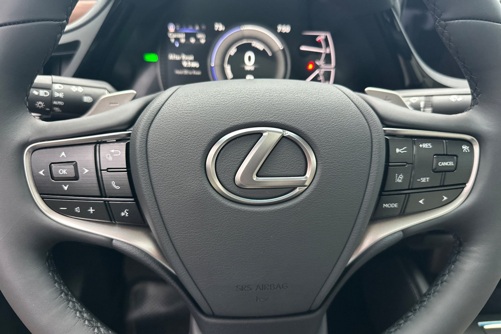 2025 Lexus ES 300h photo 18